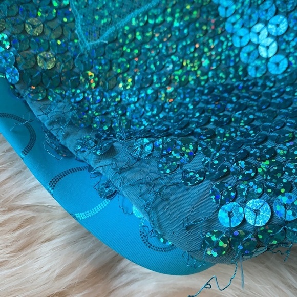 Absolutely gorgeous custom made solo costume. Blue stunner. - Picture 12 of 16